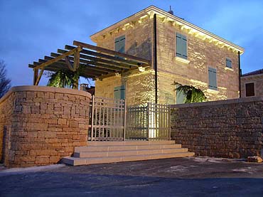 каменный дом